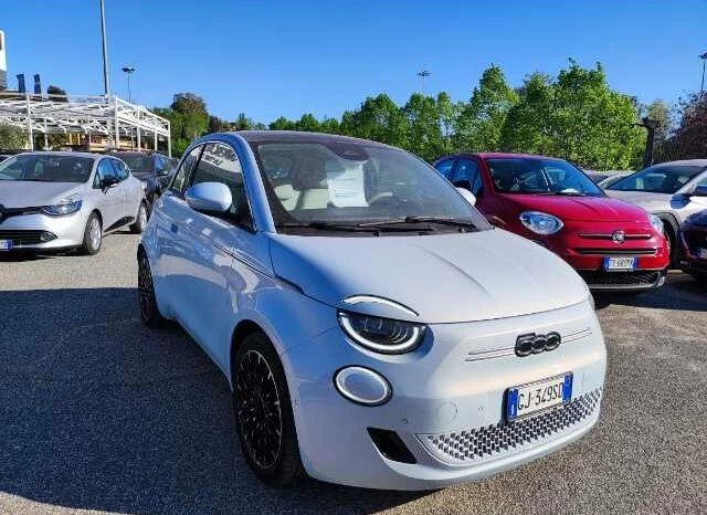 Fiat 500e La Prima full